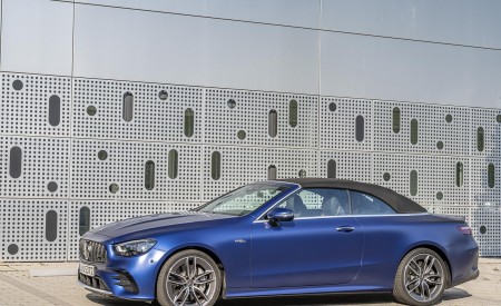 2021 Mercedes-AMG E 53 4MATIC+ Cabriolet (Color: Magno Brilliant Blue) Front Three-Quarter Wallpapers 450x275 (104)