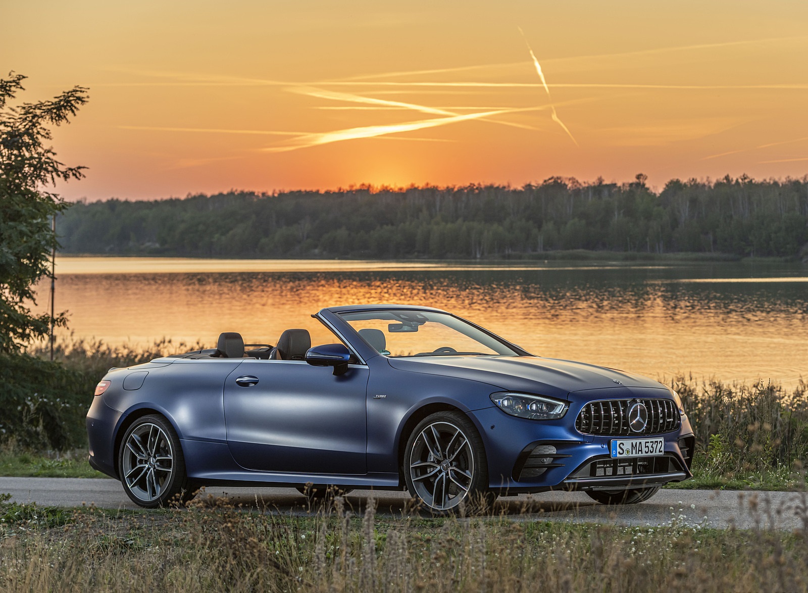 2021 Mercedes-AMG E 53 4MATIC+ Cabriolet (Color: Magno Brilliant Blue) Front Three-Quarter Wallpapers  #99 of 152