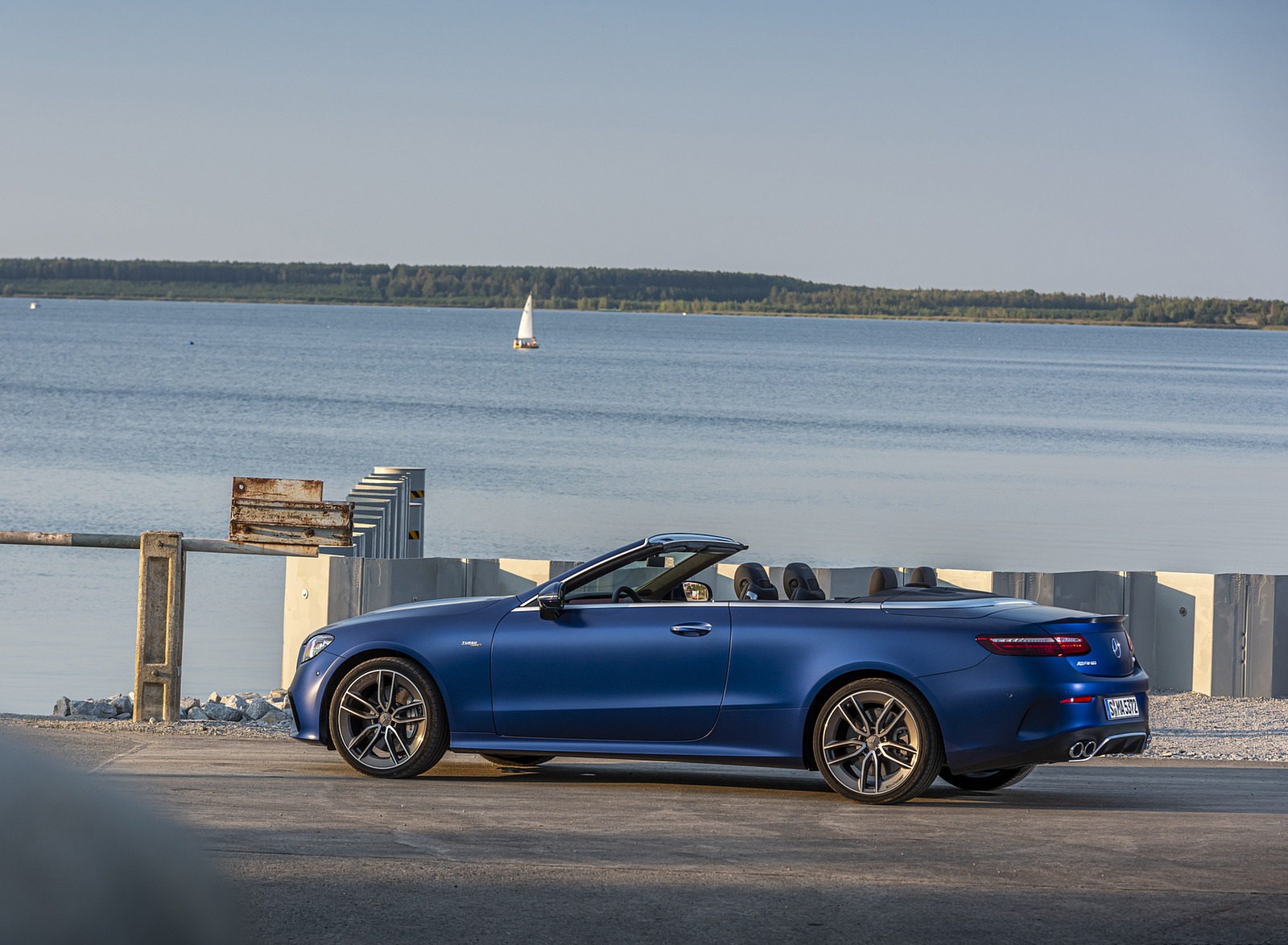 2021 Mercedes-AMG E 53 4MATIC+ Cabriolet (Color: Magno Brilliant Blue) Side Wallpapers  #101 of 152