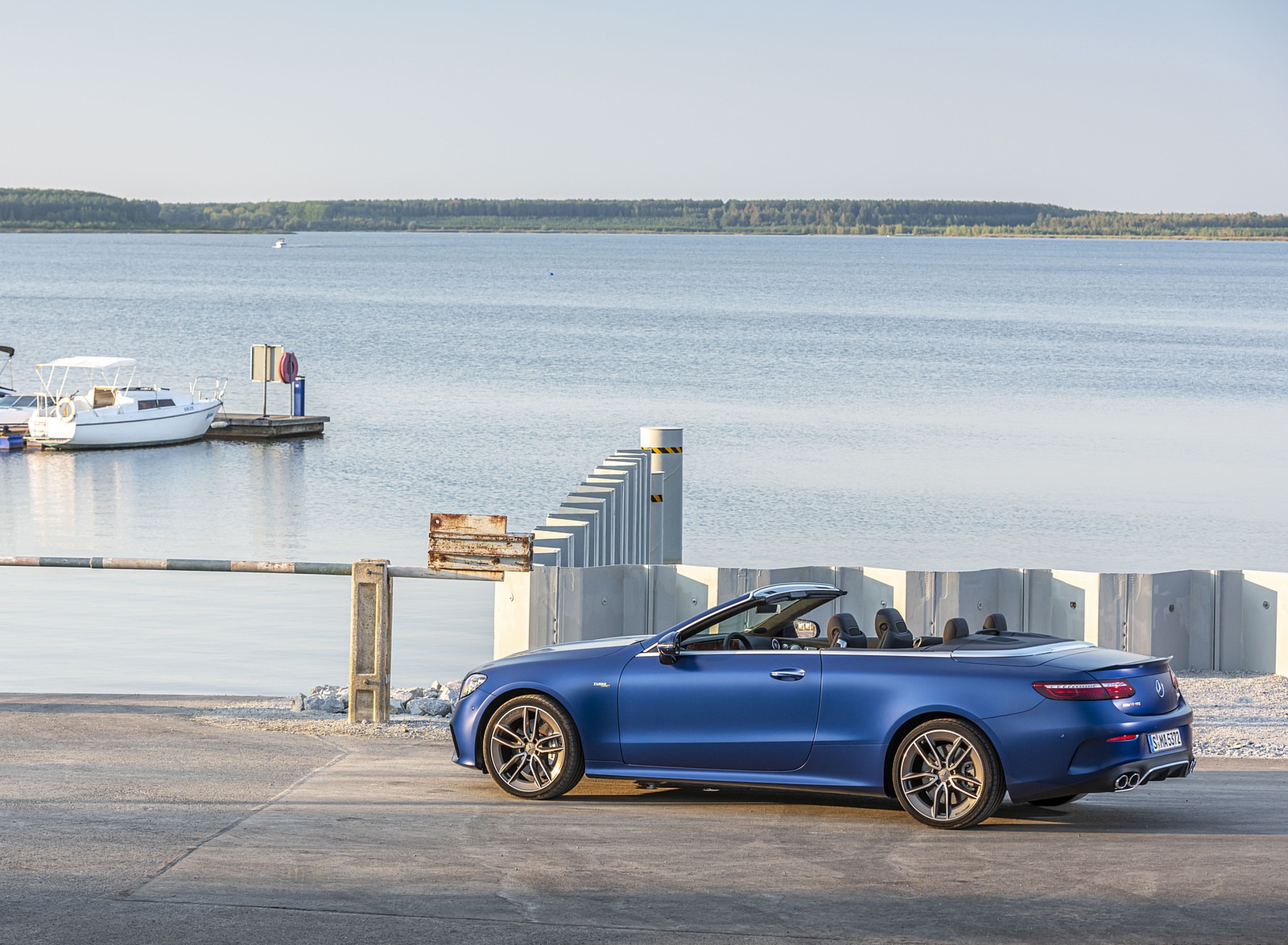 2021 Mercedes-AMG E 53 4MATIC+ Cabriolet (Color: Magno Brilliant Blue) Side Wallpapers #102 of 152