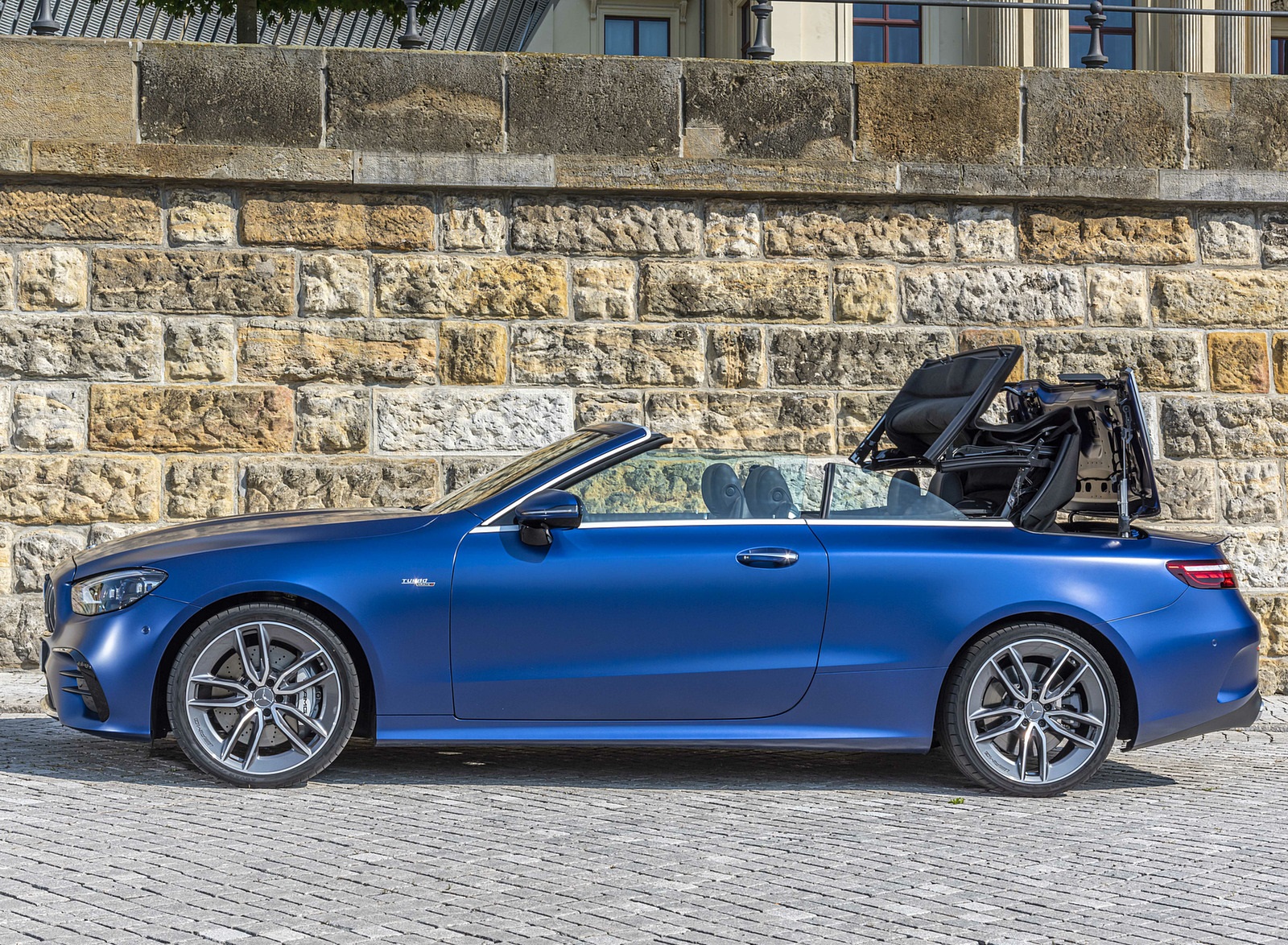 2021 Mercedes-AMG E 53 4MATIC+ Cabriolet (Color: Magno Brilliant Blue) Side Wallpapers  #84 of 152