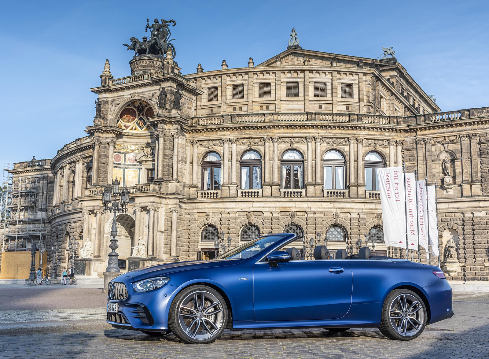2021 Mercedes-AMG E 53 4MATIC+ Cabriolet (Color: Magno Brilliant Blue) Side Wallpapers #80 of 152