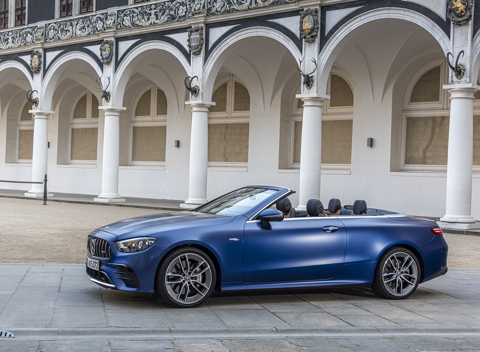2021 Mercedes-AMG E 53 4MATIC+ Cabriolet (Color: Magno Brilliant Blue) Side Wallpapers #73 of 152
