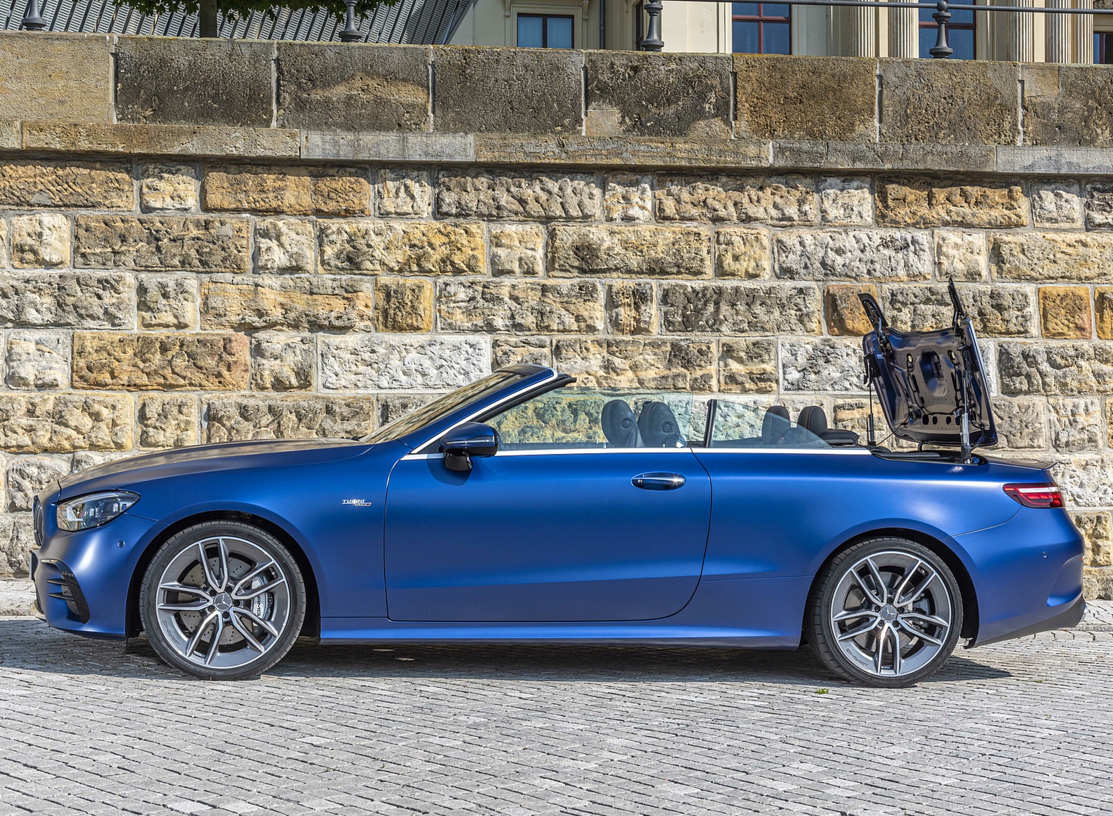 2021 Mercedes-AMG E 53 4MATIC+ Cabriolet (Color: Magno Brilliant Blue) Side Wallpapers #85 of 152
