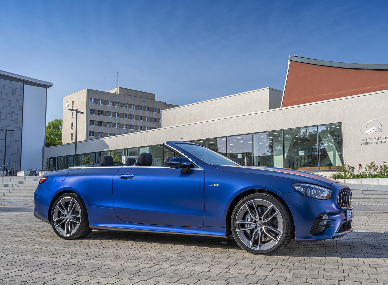 2021 Mercedes-AMG E 53 4MATIC+ Cabriolet (Color: Magno Brilliant Blue) Side Wallpapers #74 of 152