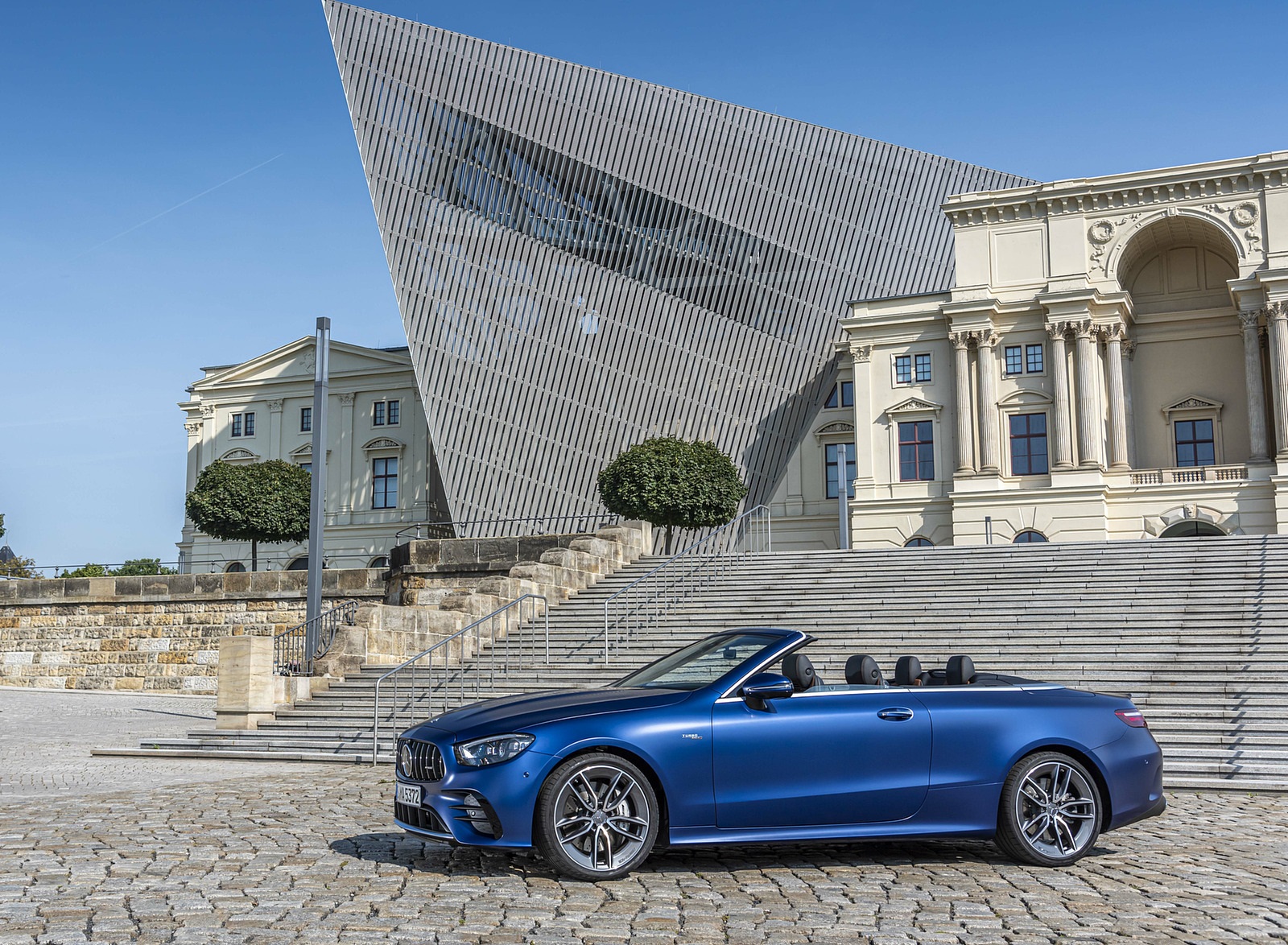 2021 Mercedes-AMG E 53 4MATIC+ Cabriolet (Color: Magno Brilliant Blue) Side Wallpapers #89 of 152