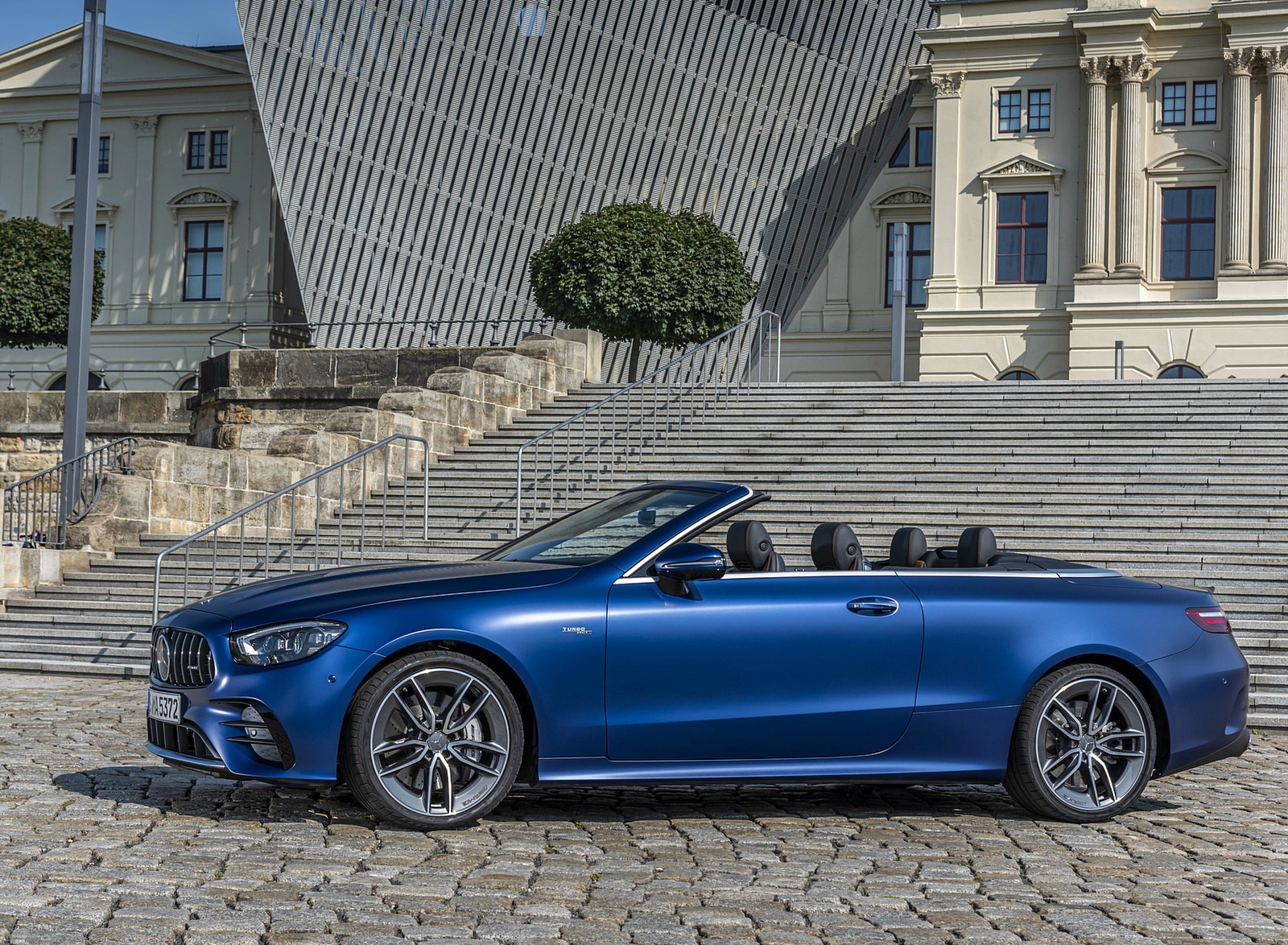 2021 Mercedes-AMG E 53 4MATIC+ Cabriolet (Color: Magno Brilliant Blue) Side Wallpapers #90 of 152