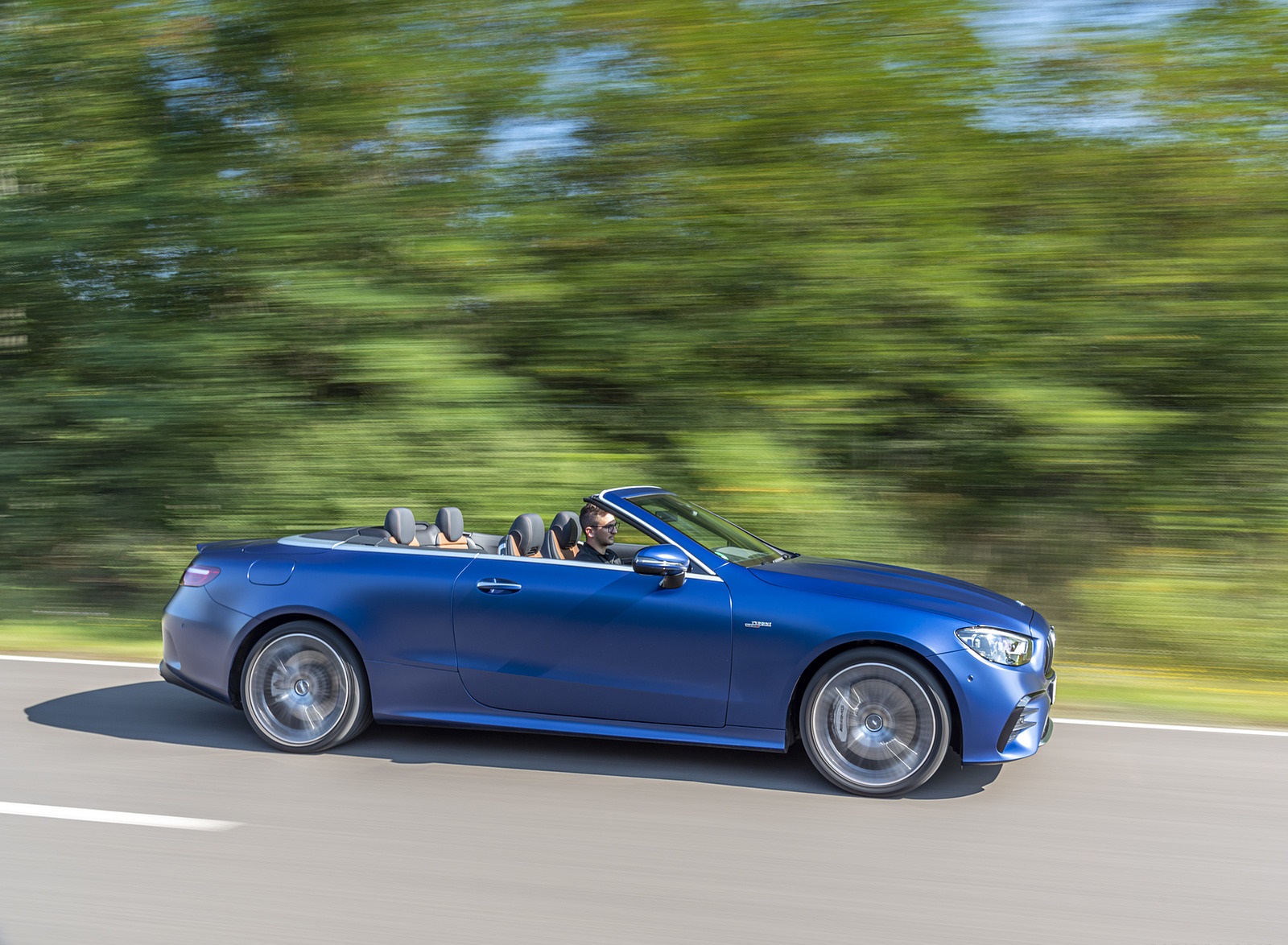 2021 Mercedes-AMG E 53 4MATIC+ Cabriolet (Color: Magno Brilliant Blue) Side Wallpapers #68 of 152