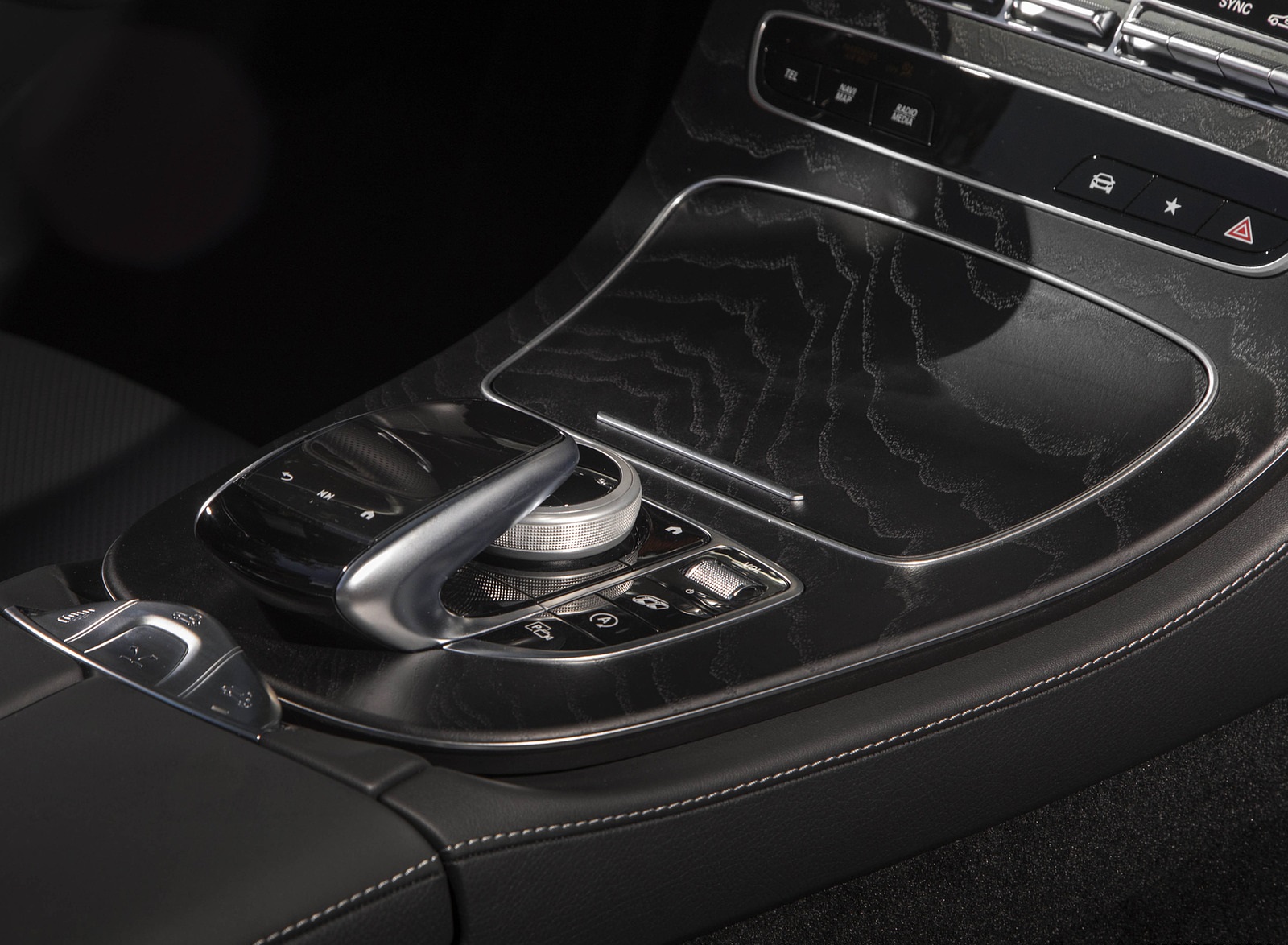 2021 Mercedes-AMG E 53 Cabriolet (US-Spec) Central Console Wallpapers  #54 of 152
