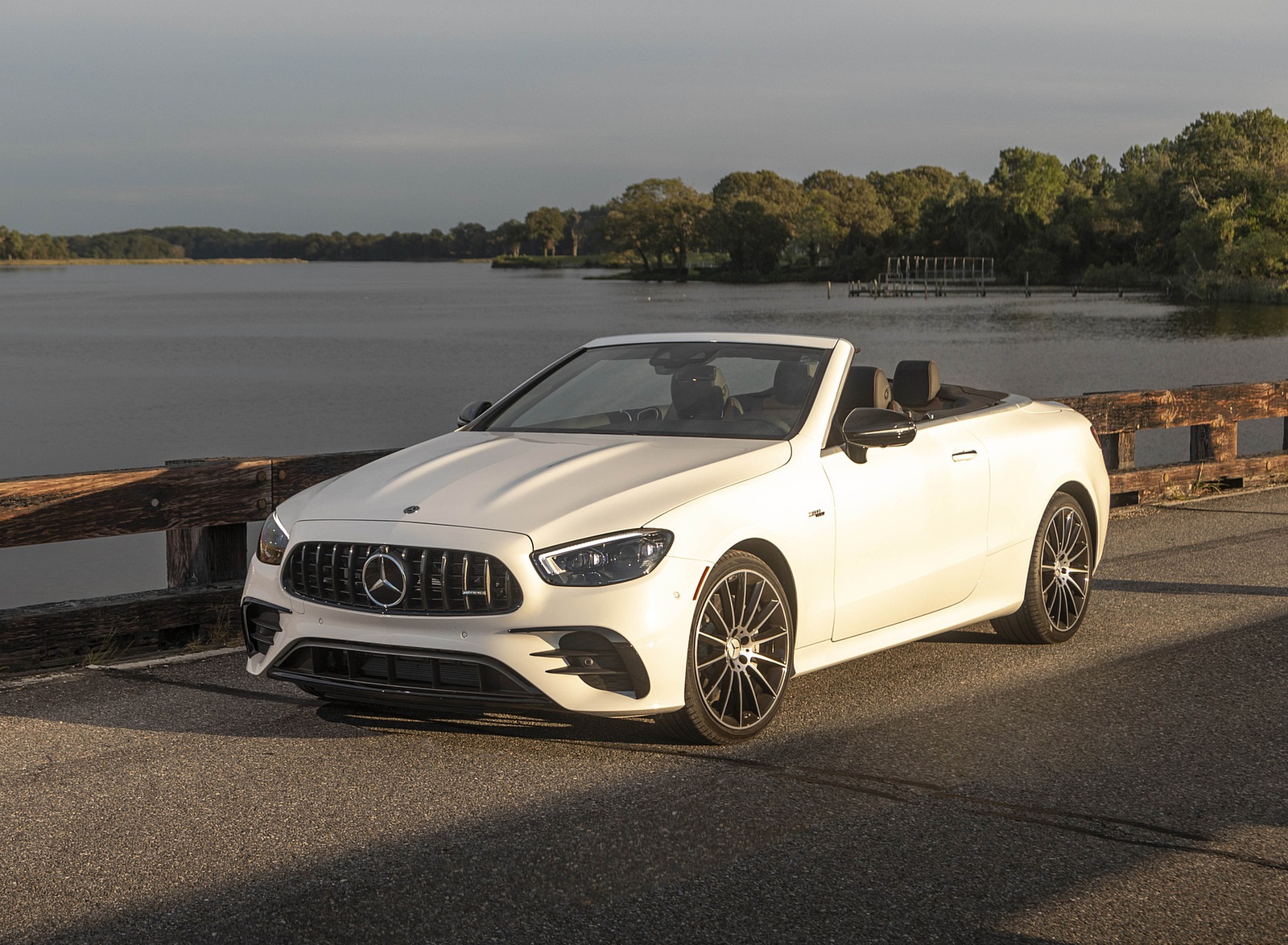 2021 Mercedes-AMG E 53 Cabriolet (US-Spec) Front Three-Quarter Wallpapers #24 of 152