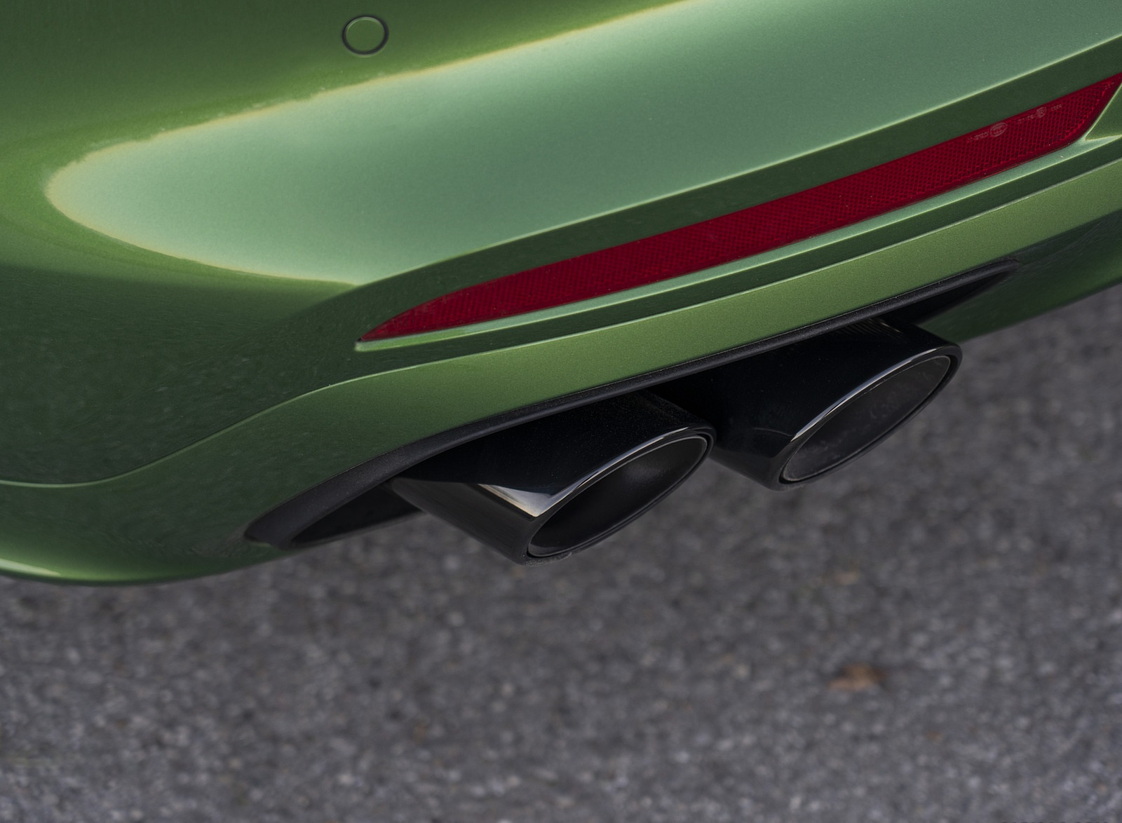 2021 Porsche Panamera 4S (Color: Mamba Green Metallic) Exhaust Wallpapers #34 of 46