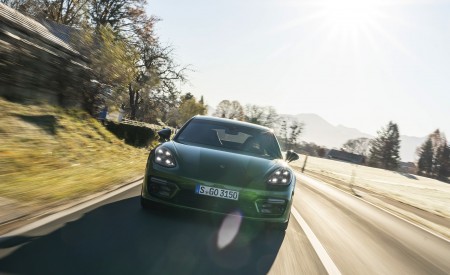 2021 Porsche Panamera 4S (Color: Mamba Green Metallic) Front Wallpapers 450x275 (16)