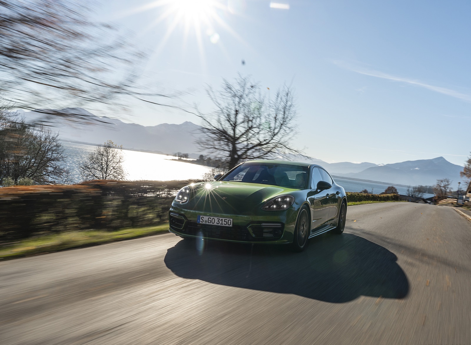 2021 Porsche Panamera 4S (Color: Mamba Green Metallic) Front Wallpapers #3 of 46