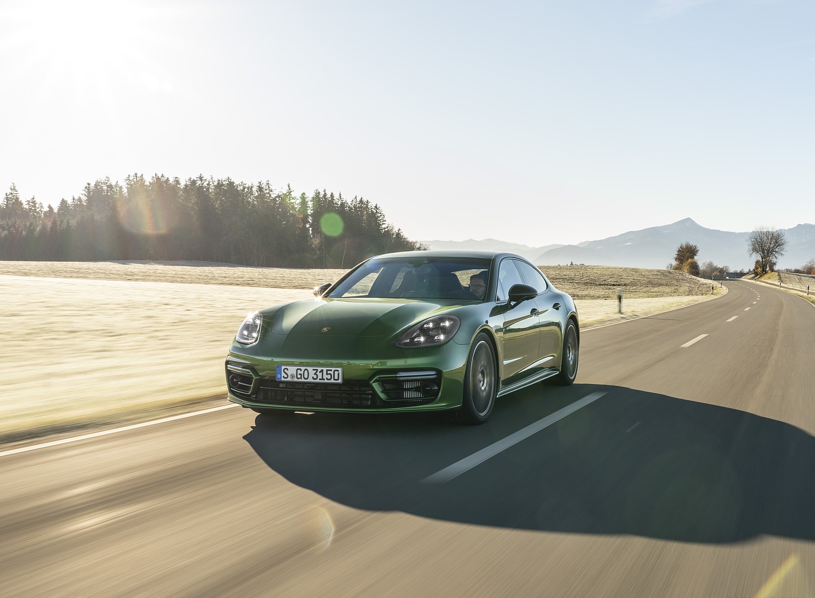 2021 Porsche Panamera 4S (Color: Mamba Green Metallic) Front Wallpapers #4 of 46