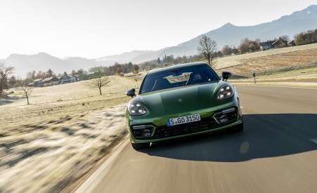 2021 Porsche Panamera 4S (Color: Mamba Green Metallic) Front Wallpapers 450x275 (18)