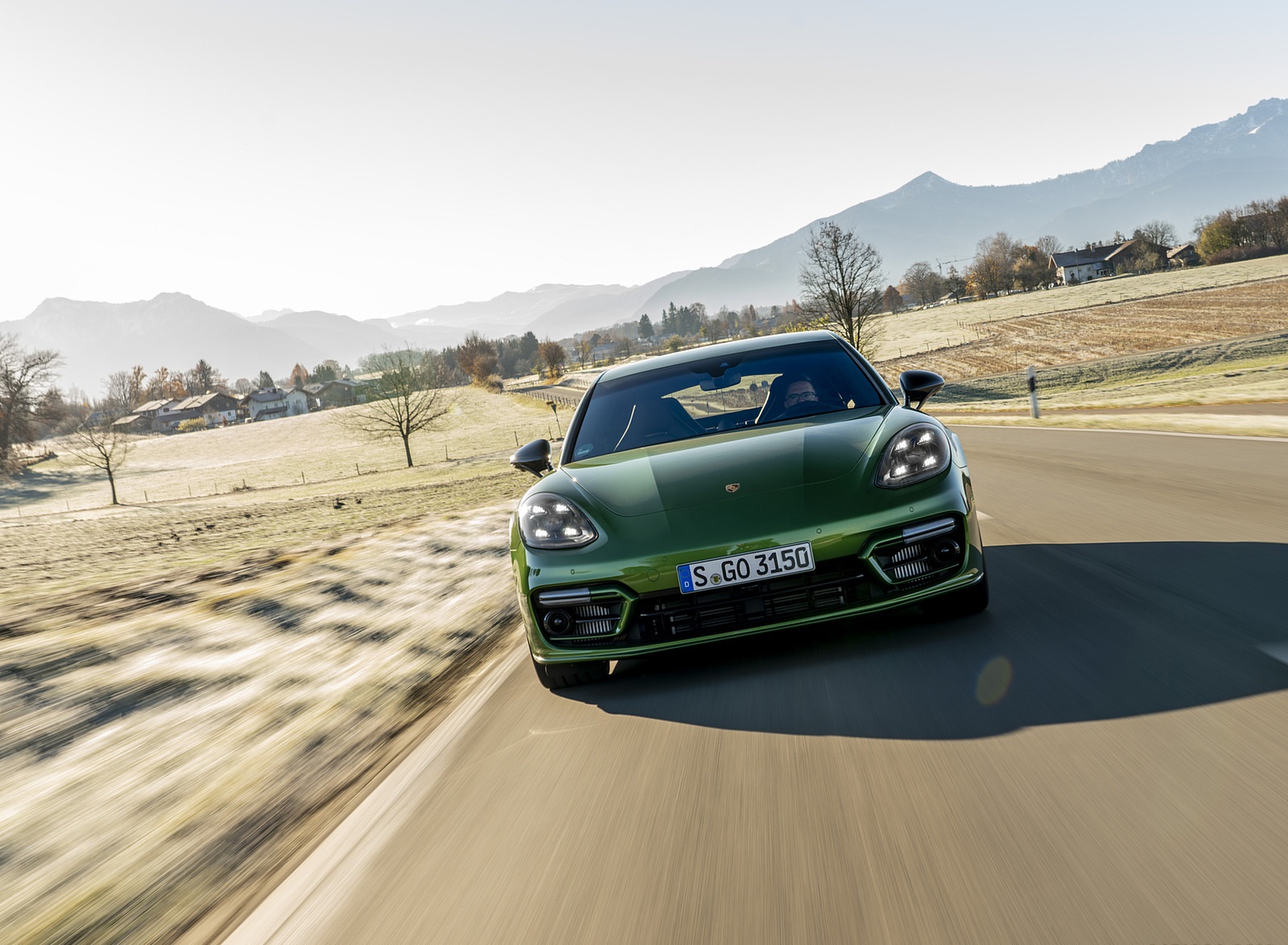 2021 Porsche Panamera 4S (Color: Mamba Green Metallic) Front Wallpapers #18 of 46