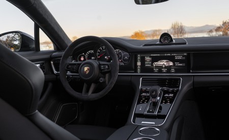 2021 Porsche Panamera 4S (Color: Mamba Green Metallic) Interior Cockpit Wallpapers 450x275 (44)