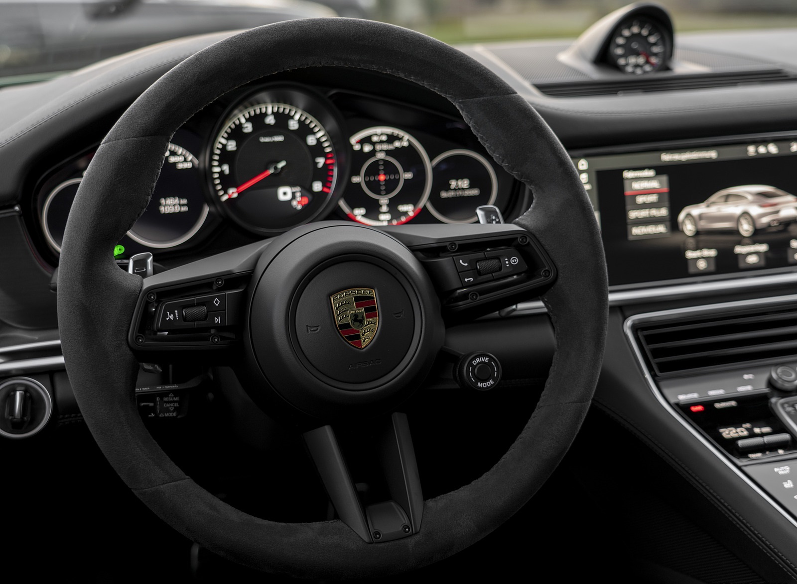 2021 Porsche Panamera 4S (Color: Mamba Green Metallic) Interior Steering Wheel Wallpapers #40 of 46