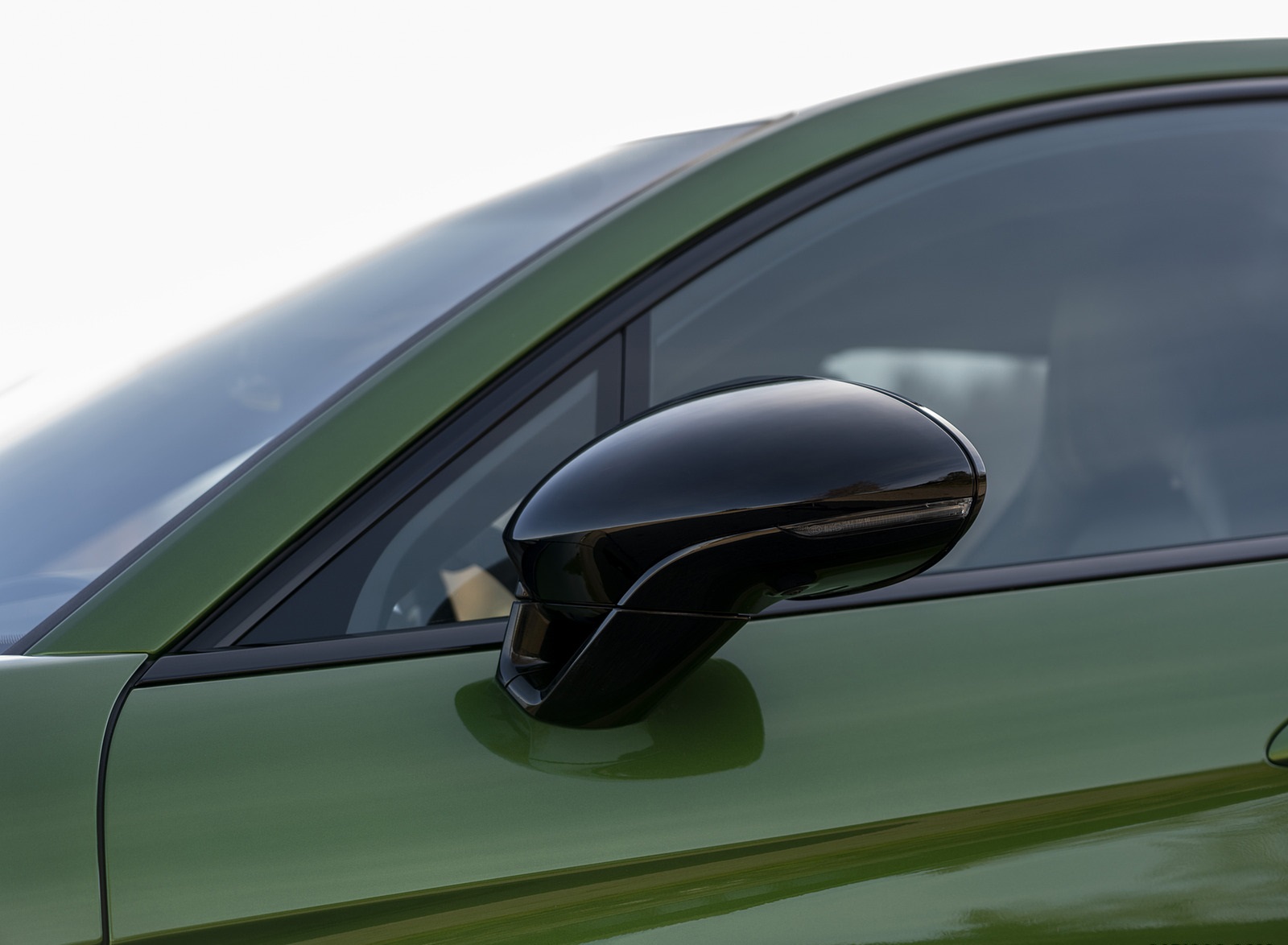 2021 Porsche Panamera 4S (Color: Mamba Green Metallic) Mirror Wallpapers #32 of 46