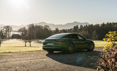 2021 Porsche Panamera 4S (Color: Mamba Green Metallic) Rear Three-Quarter Wallpapers 450x275 (25)