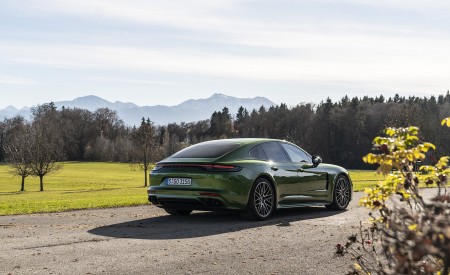 2021 Porsche Panamera 4S (Color: Mamba Green Metallic) Rear Three-Quarter Wallpapers 450x275 (26)