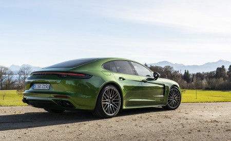 2021 Porsche Panamera 4S (Color: Mamba Green Metallic) Rear Three-Quarter Wallpapers 450x275 (27)