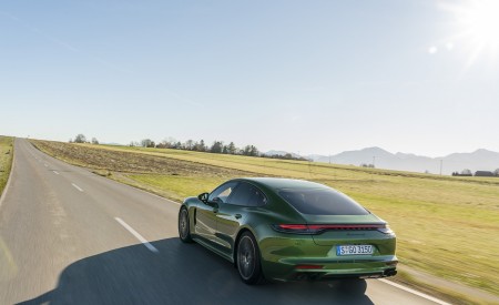 2021 Porsche Panamera 4S (Color: Mamba Green Metallic) Rear Three-Quarter Wallpapers 450x275 (20)