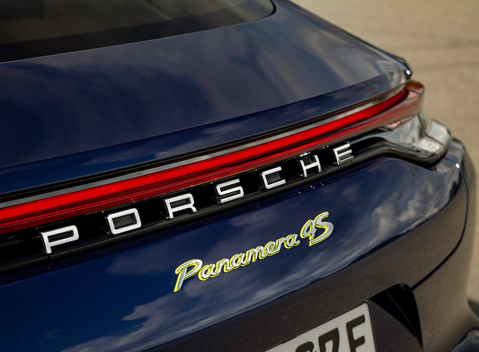 2021 Porsche Panamera 4S E-Hybrid (Color: Gentian Blue Metallic) Badge Wallpapers #99 of 108