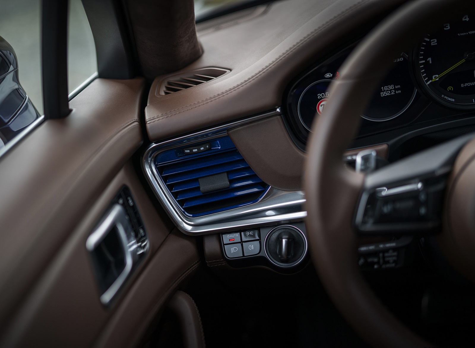 2021 Porsche Panamera 4S E-Hybrid (Color: Gentian Blue Metallic) Interior Detail Wallpapers #106 of 108