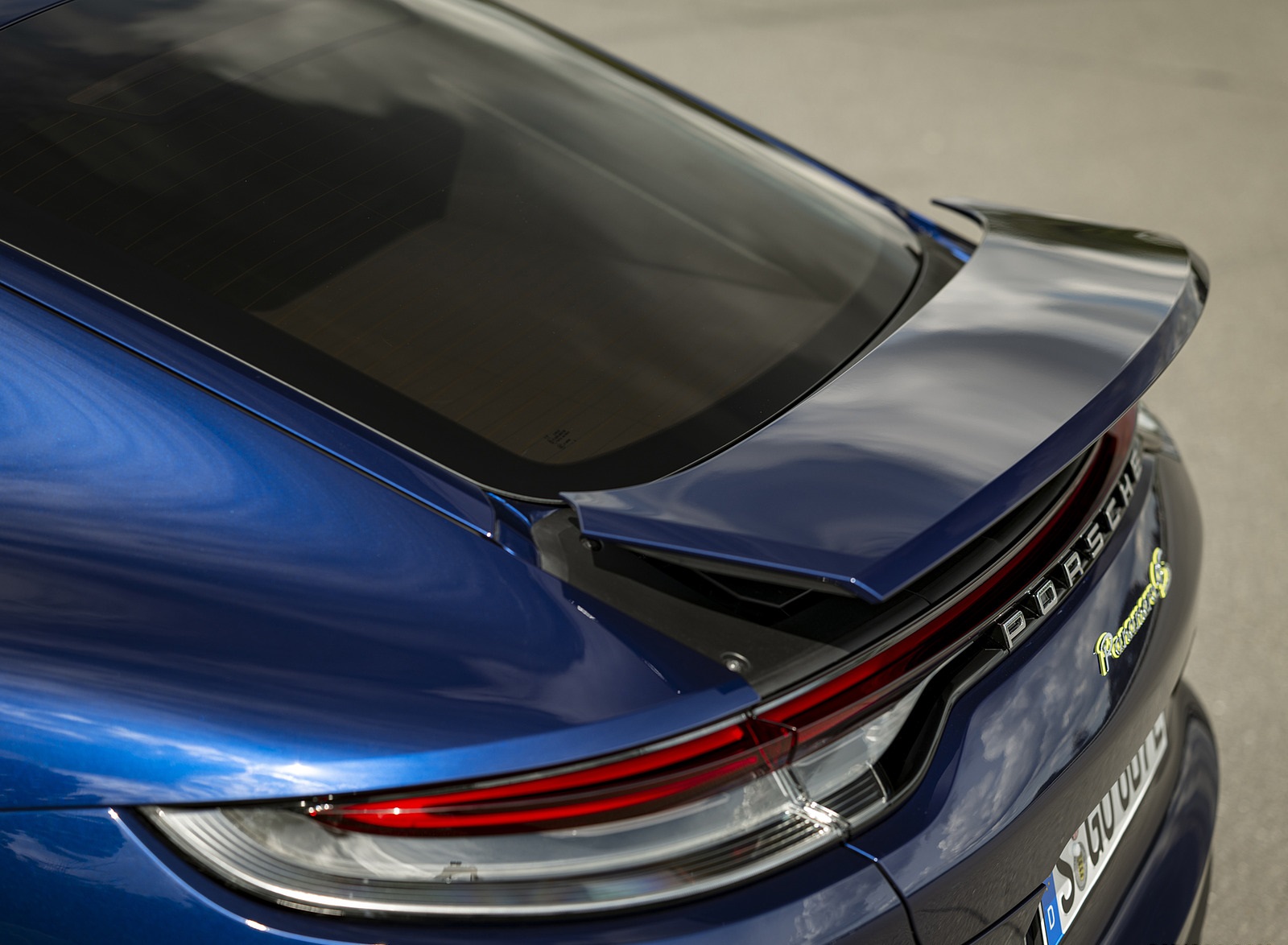 2021 Porsche Panamera 4S E-Hybrid (Color: Gentian Blue Metallic) Spoiler Wallpapers #96 of 108