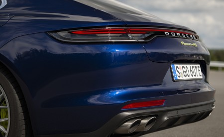 2021 Porsche Panamera 4S E-Hybrid (Color: Gentian Blue Metallic) Tail Light Wallpapers 450x275 (95)