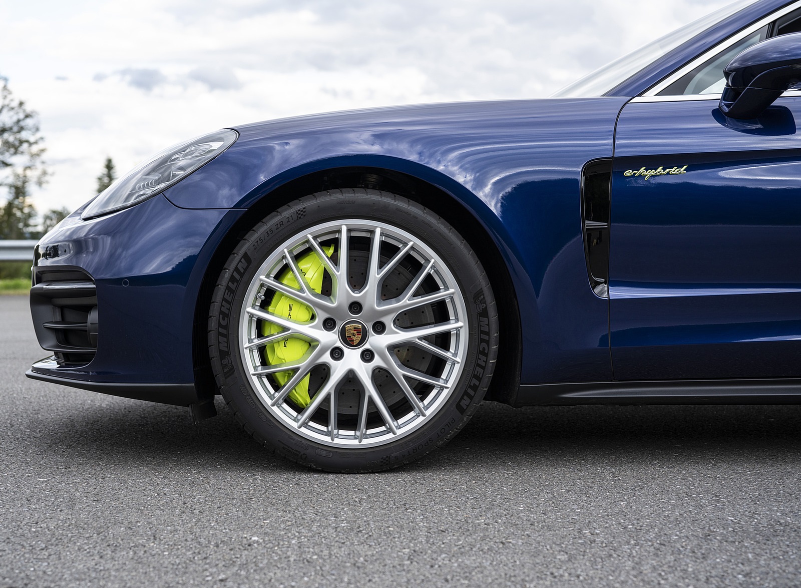 2021 Porsche Panamera 4S E-Hybrid (Color: Gentian Blue Metallic) Wheel Wallpapers  #94 of 108