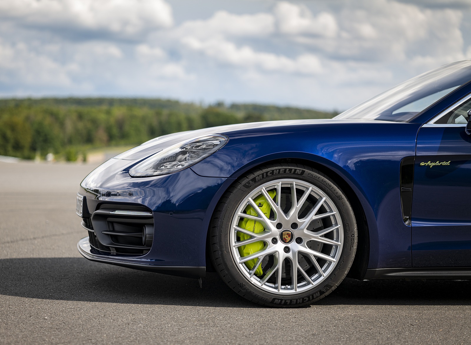 2021 Porsche Panamera 4S E-Hybrid (Color: Gentian Blue Metallic) Wheel Wallpapers #93 of 108