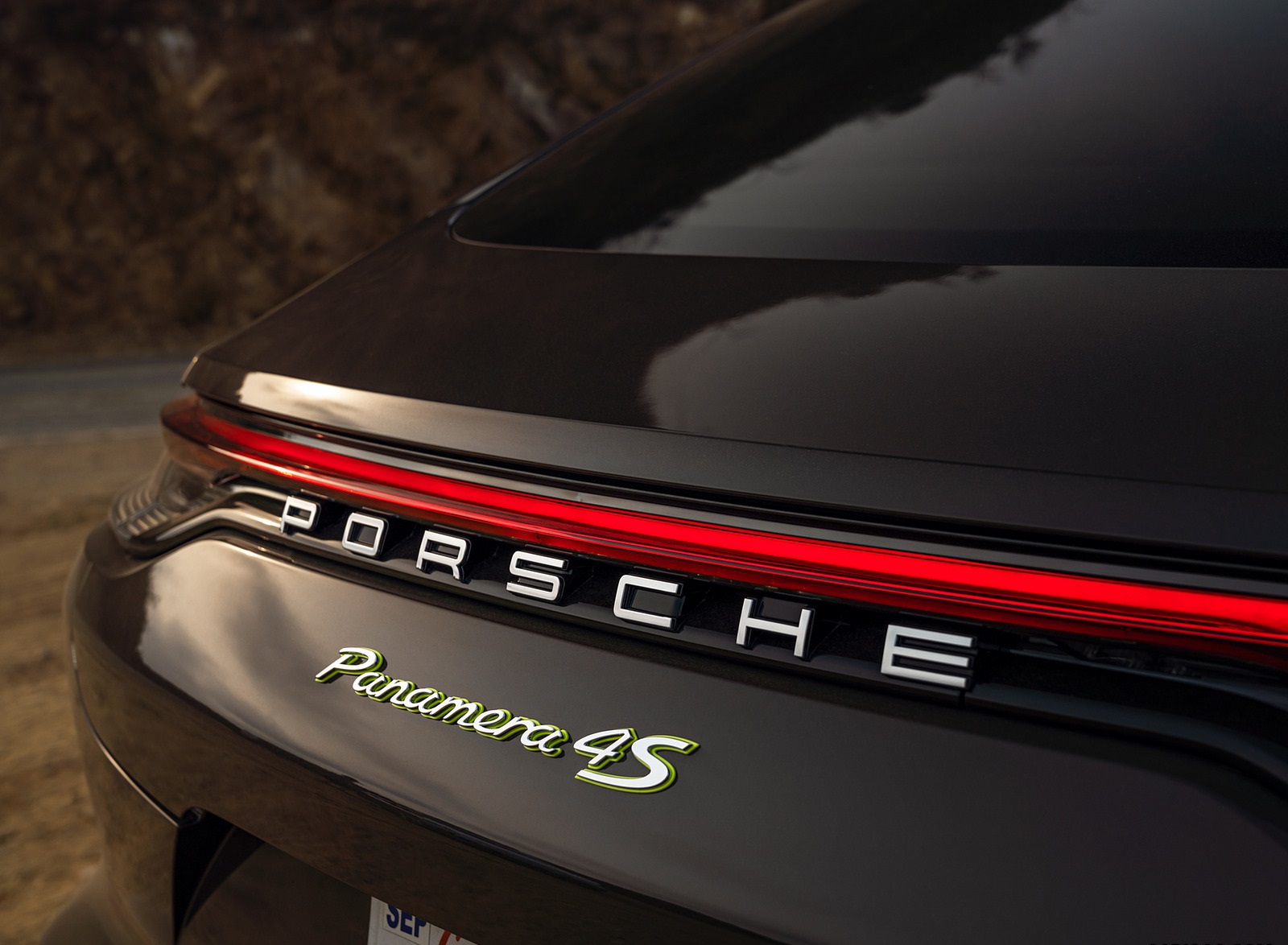 2021 Porsche Panamera 4S E-Hybrid (Color: Truffle Brown Metallic) Badge Wallpapers #24 of 108