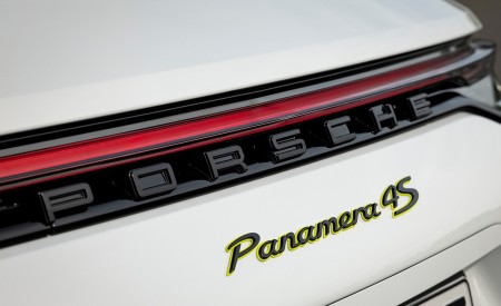 2021 Porsche Panamera 4S E-Hybrid Sport Turismo (Color: Carrara White Metallic) Badge Wallpapers 450x275 (39)