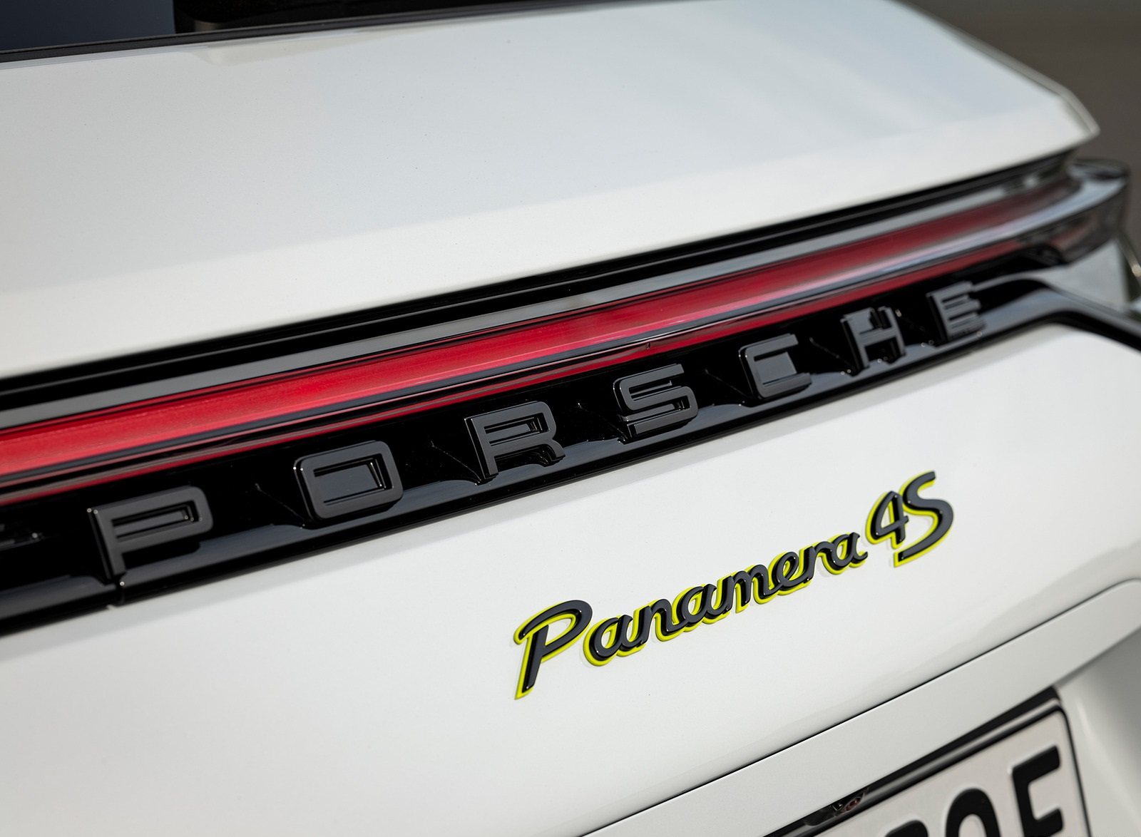 2021 Porsche Panamera 4S E-Hybrid Sport Turismo (Color: Carrara White Metallic) Badge Wallpapers #39 of 49