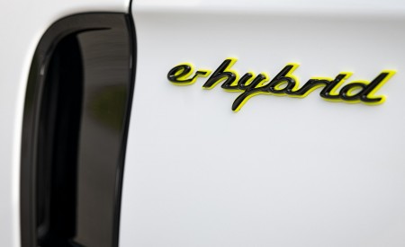 2021 Porsche Panamera 4S E-Hybrid Sport Turismo (Color: Carrara White Metallic) Badge Wallpapers  450x275 (38)
