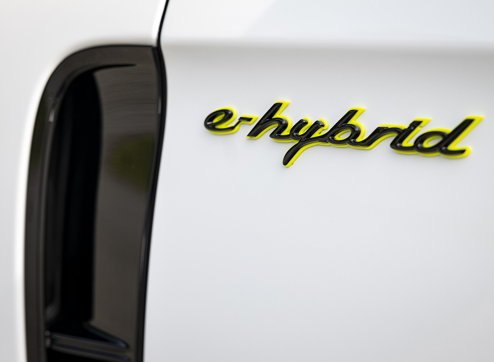 2021 Porsche Panamera 4S E-Hybrid Sport Turismo (Color: Carrara White Metallic) Badge Wallpapers  #38 of 49