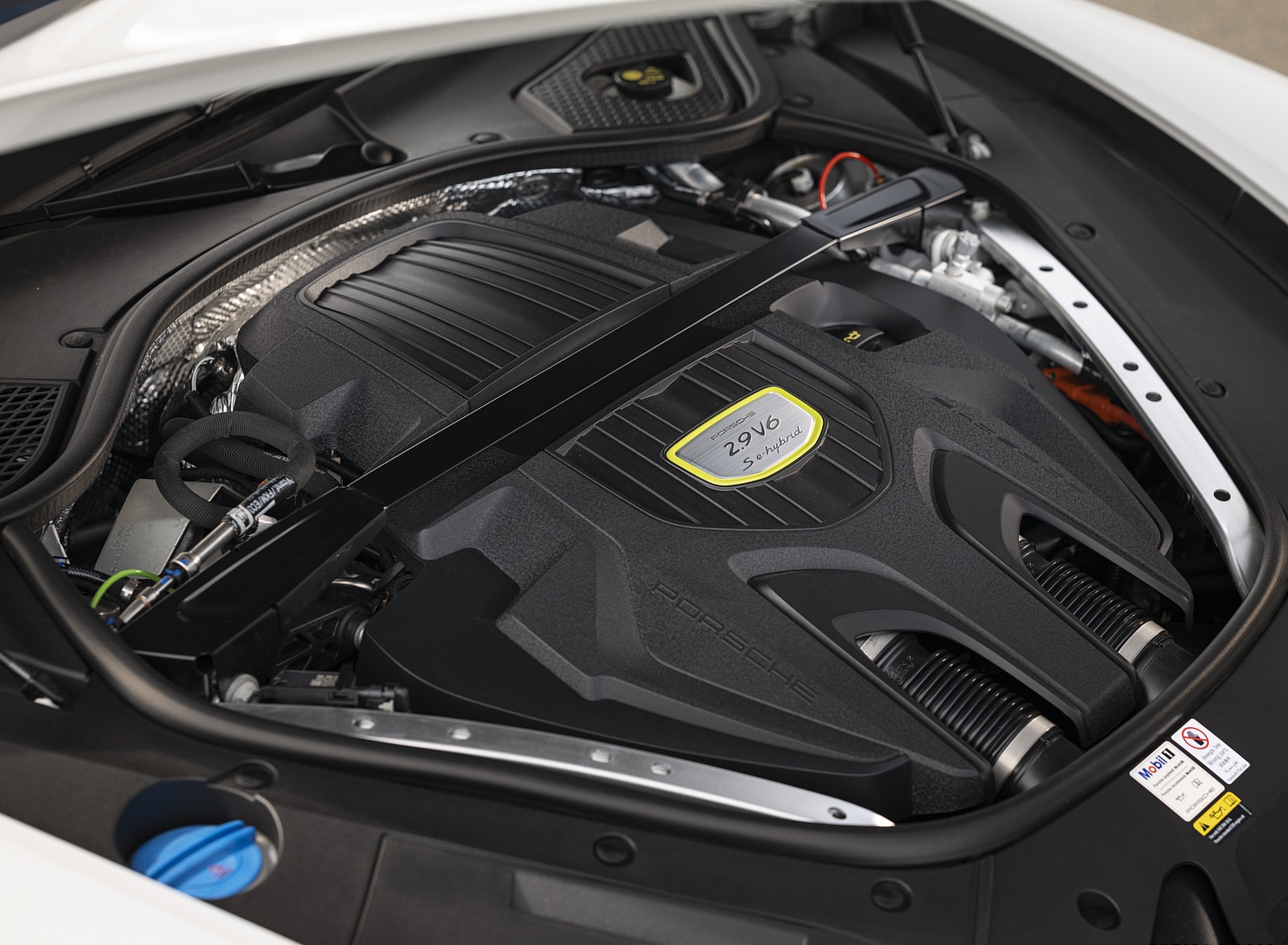 2021 Porsche Panamera 4S E-Hybrid Sport Turismo (Color: Carrara White Metallic) Engine Wallpapers #40 of 49