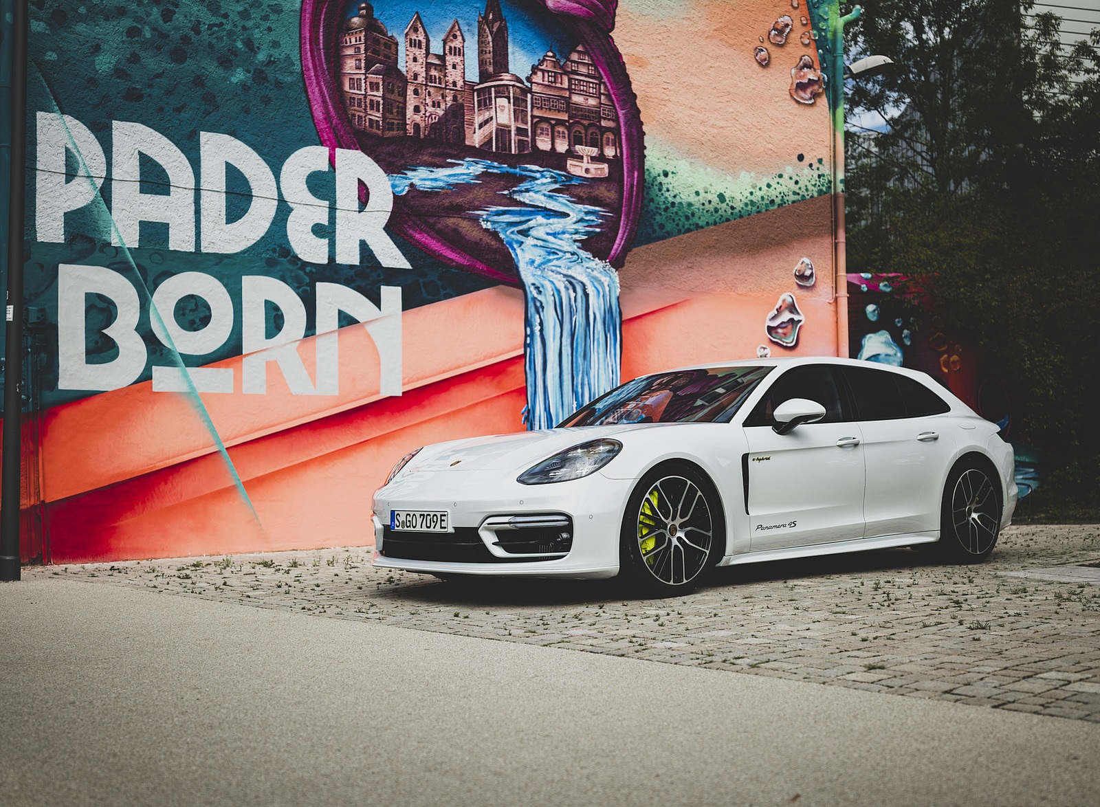 2021 Porsche Panamera 4S E-Hybrid Sport Turismo (Color: Carrara White Metallic) Front Three-Quarter Wallpapers #23 of 49