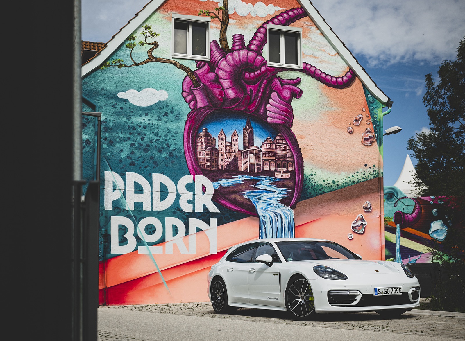 2021 Porsche Panamera 4S E-Hybrid Sport Turismo (Color: Carrara White Metallic) Front Three-Quarter Wallpapers #24 of 49