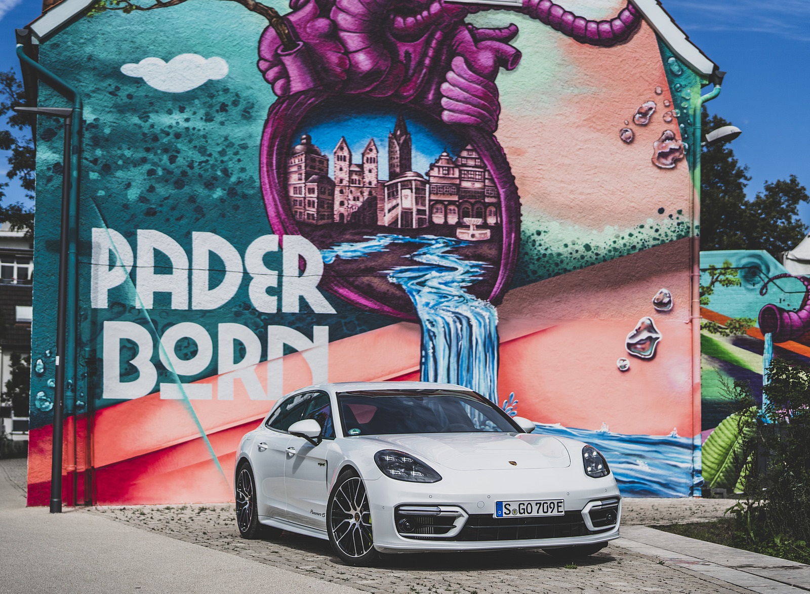 2021 Porsche Panamera 4S E-Hybrid Sport Turismo (Color: Carrara White Metallic) Front Three-Quarter Wallpapers #25 of 49