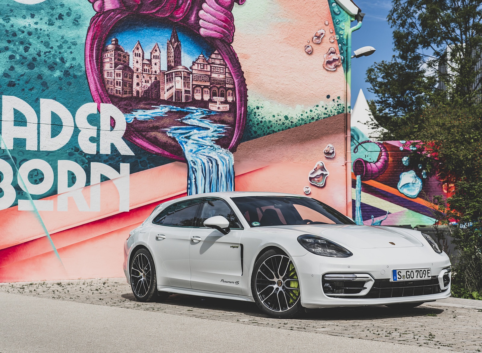 2021 Porsche Panamera 4S E-Hybrid Sport Turismo (Color: Carrara White Metallic) Front Three-Quarter Wallpapers #26 of 49