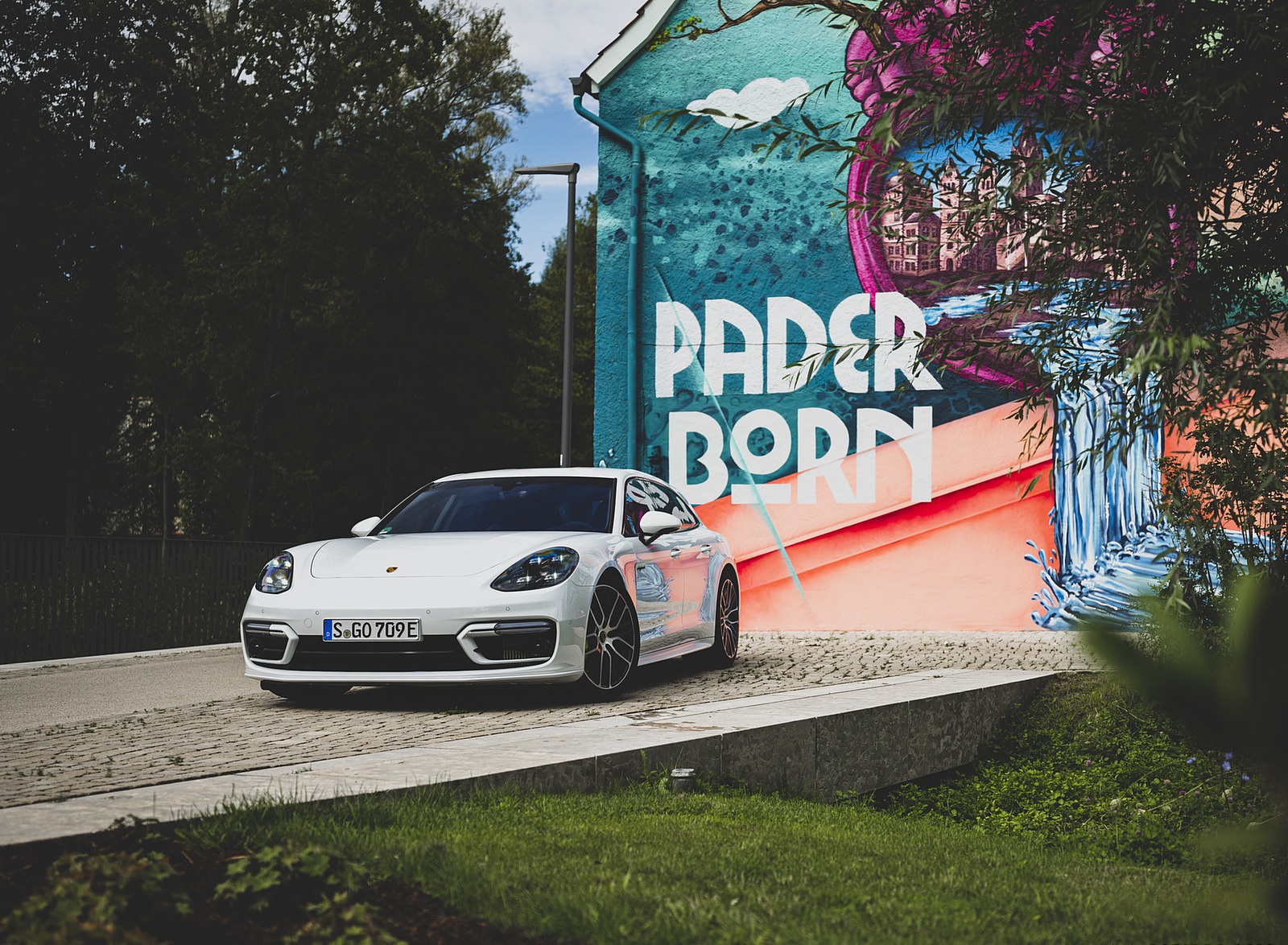 2021 Porsche Panamera 4S E-Hybrid Sport Turismo (Color: Carrara White Metallic) Front Wallpapers #28 of 49