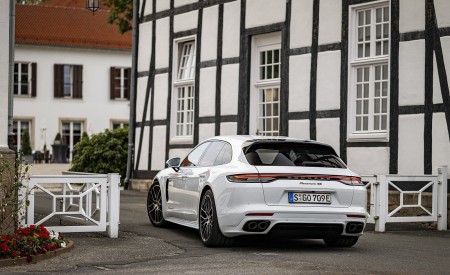 2021 Porsche Panamera 4S E-Hybrid Sport Turismo (Color: Carrara White Metallic) Rear Three-Quarter Wallpapers 450x275 (16)