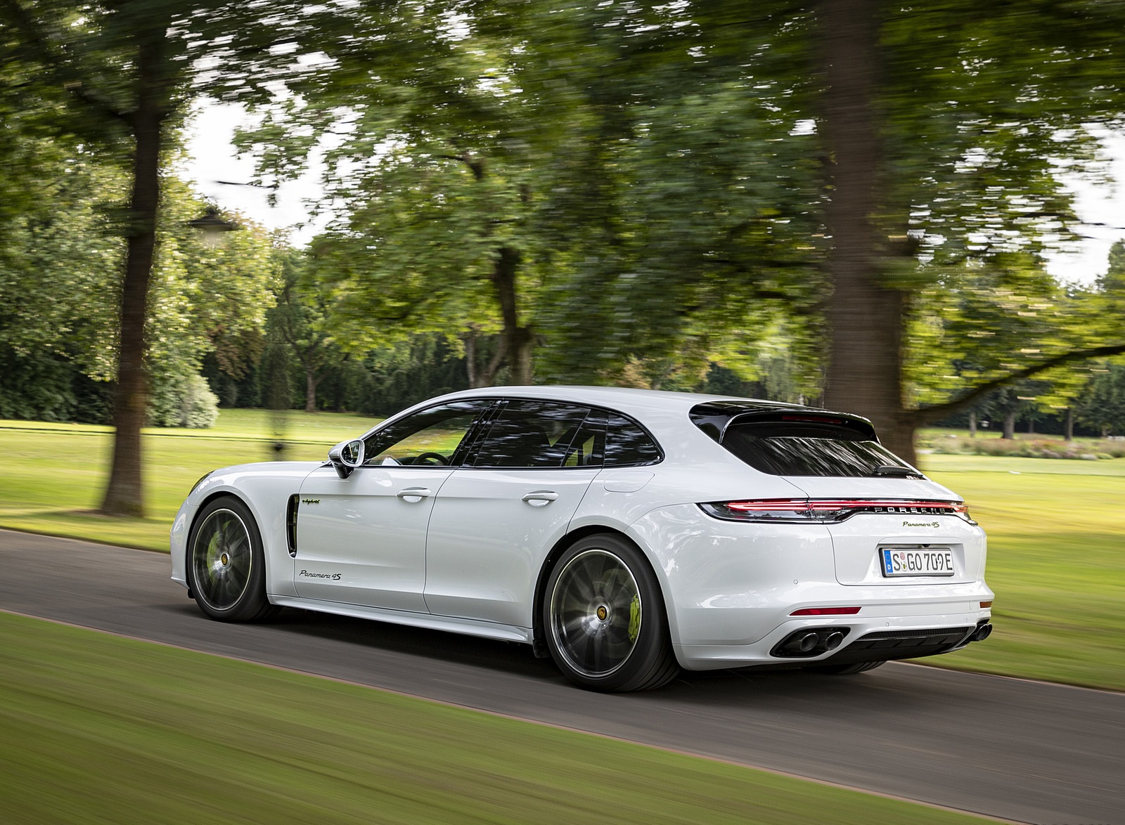 2021 Porsche Panamera 4S E-Hybrid Sport Turismo (Color: Carrara White Metallic) Rear Three-Quarter Wallpapers (5)