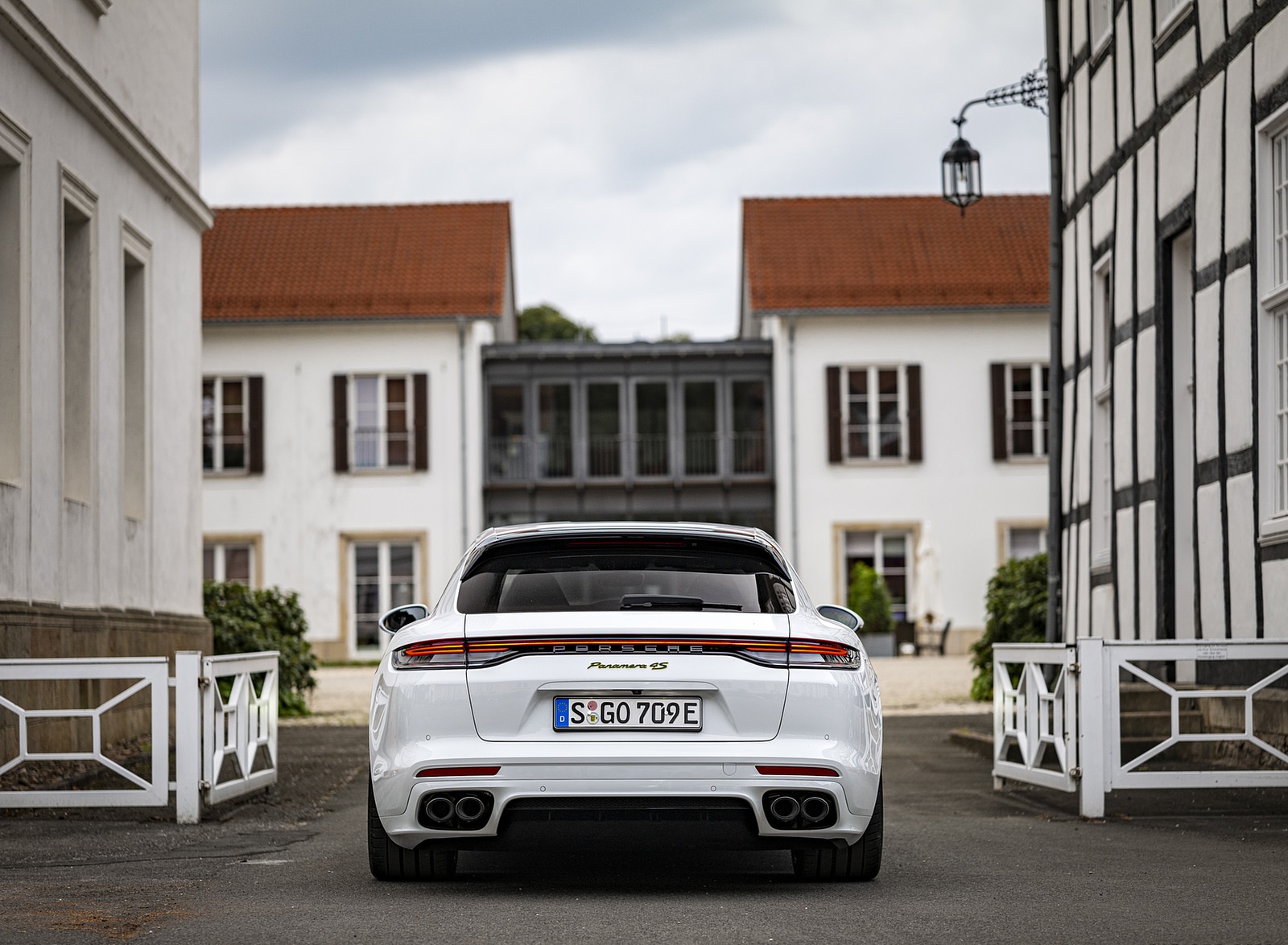 2021 Porsche Panamera 4S E-Hybrid Sport Turismo (Color: Carrara White Metallic) Rear Wallpapers #18 of 49