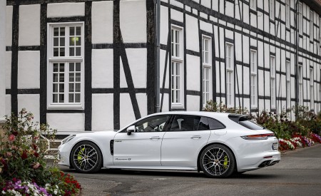 2021 Porsche Panamera 4S E-Hybrid Sport Turismo (Color: Carrara White Metallic) Side Wallpapers 450x275 (22)