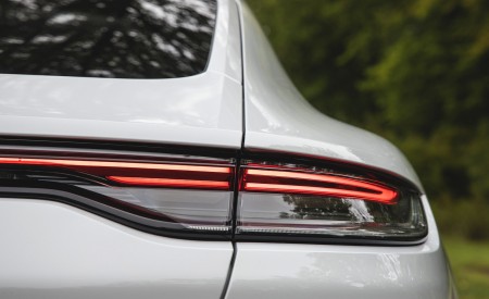 2021 Porsche Panamera 4S E-Hybrid (US-Spec) Tail Light Wallpapers 450x275 (63)