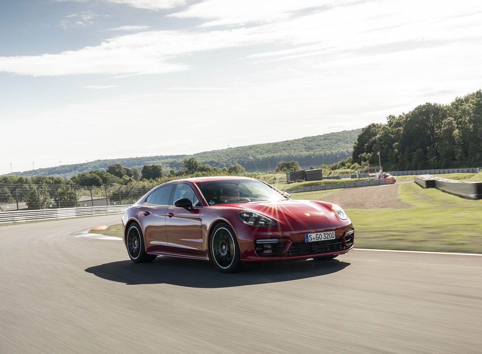 2021 Porsche Panamera GTS (Color: Carmine Red) Front Three-Quarter Wallpapers #15 of 117